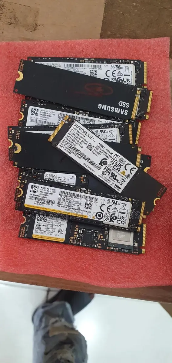 Pullout Samsung 1TB SSD · Photo 1