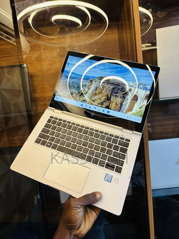 Laptop HP EliteBook x360 1030 G2 8GB Intel Core i5 SSD 256GB · Photo 1