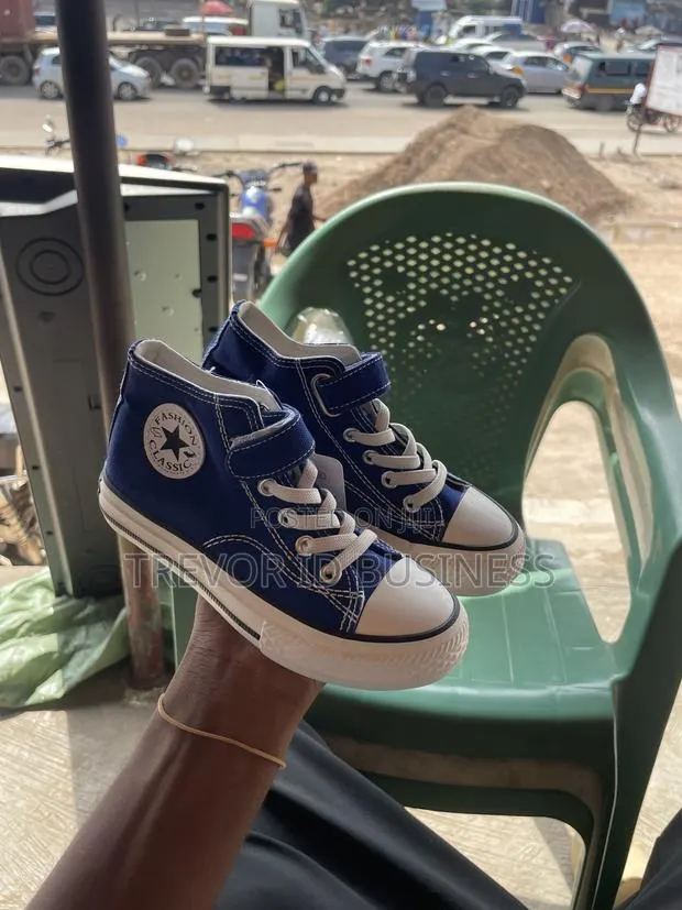 Children Shoes · Photo 1