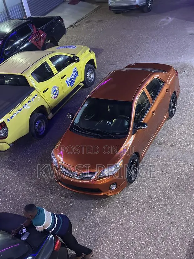 Toyota Corolla S Special Edition 4dr Sedan (1.8L 4cyl 4A) 2013 Orange · Photo 1