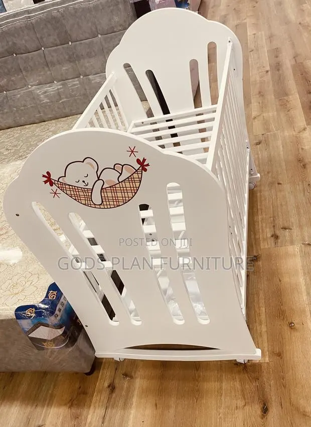 Wooden Baby Cot · Photo 3