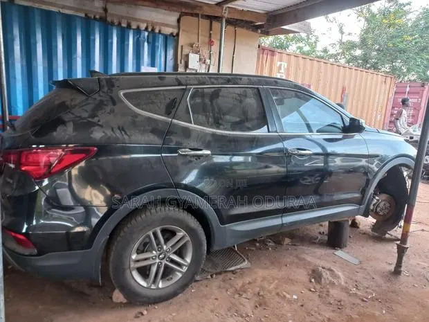 Hyundai Santa Fe 2018 Black · Photo 1