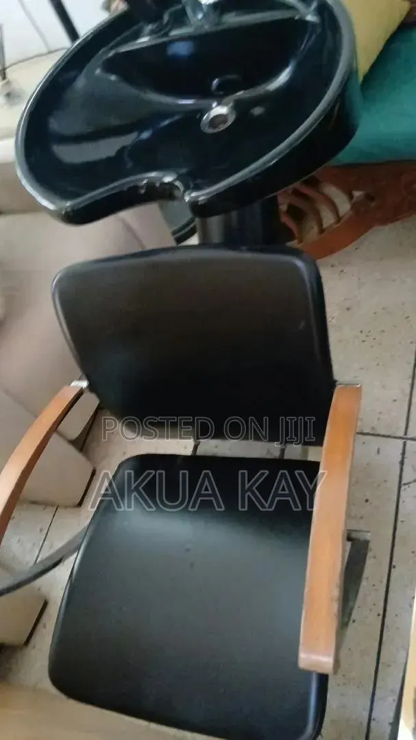 Hair Washing Basin and Chair · Photo 3
