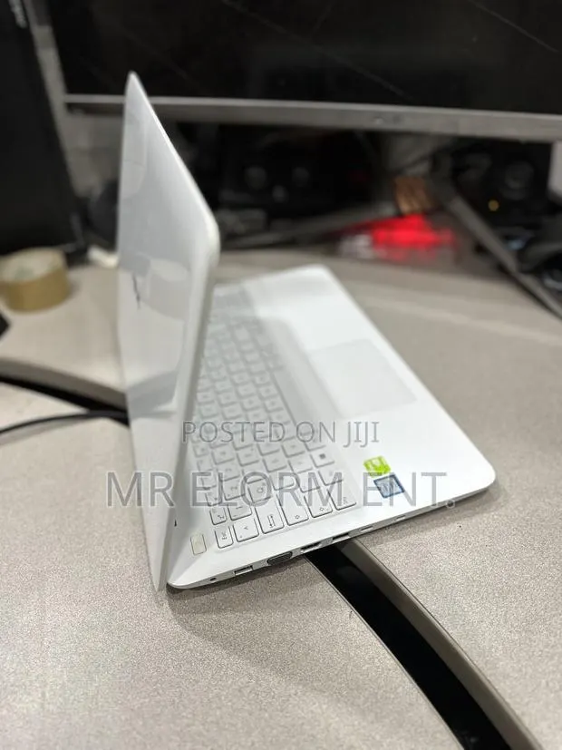 Laptop Asus 8GB Intel Core i5 SSD 256GB · Photo 1