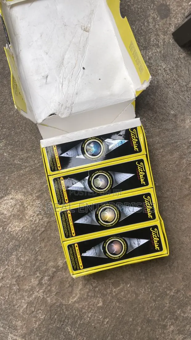 Titleist NXT Tour Golf Balls 12 Pieces · Photo 1