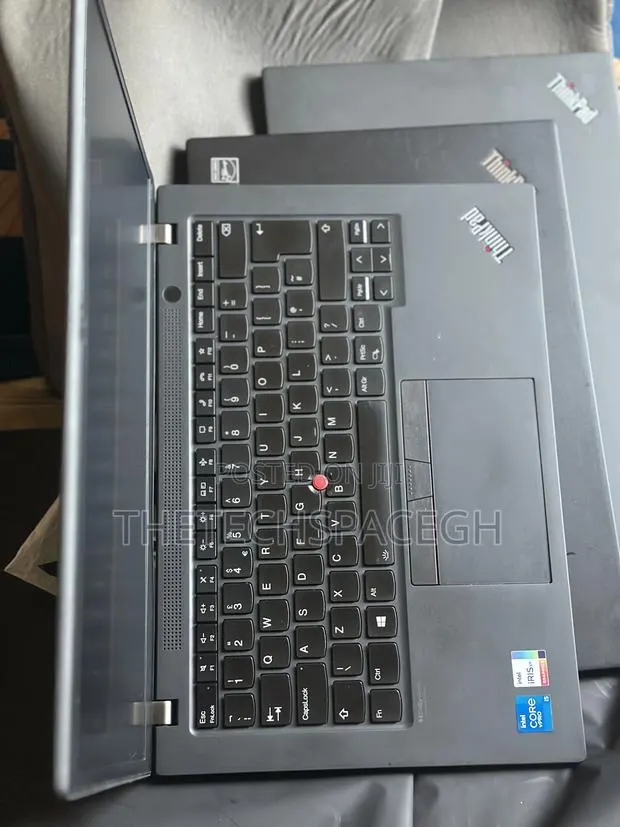 Laptop Lenovo Thinkpad T14s Gen 2 16GB Intel Core I5 SSD 256GB · Photo 1