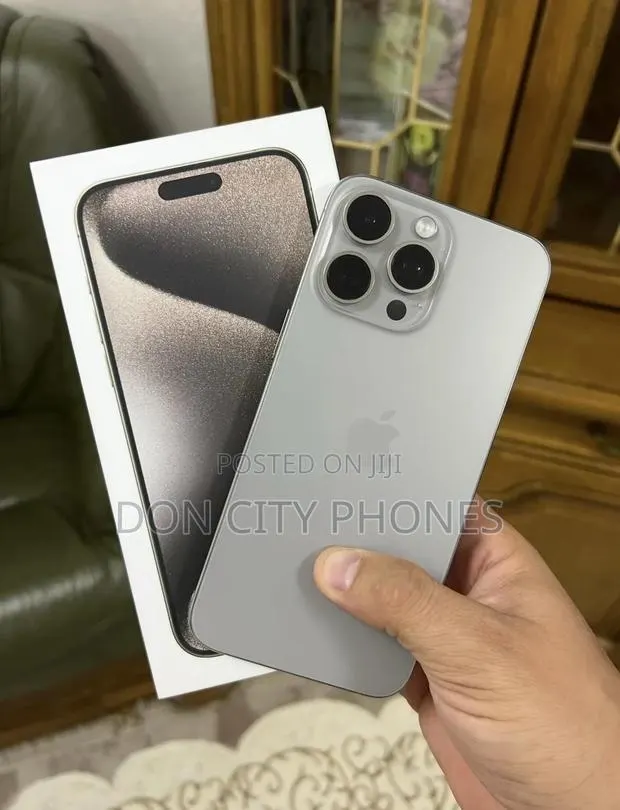Apple iPhone 15 Pro Max 256 GB Silver · Photo 1
