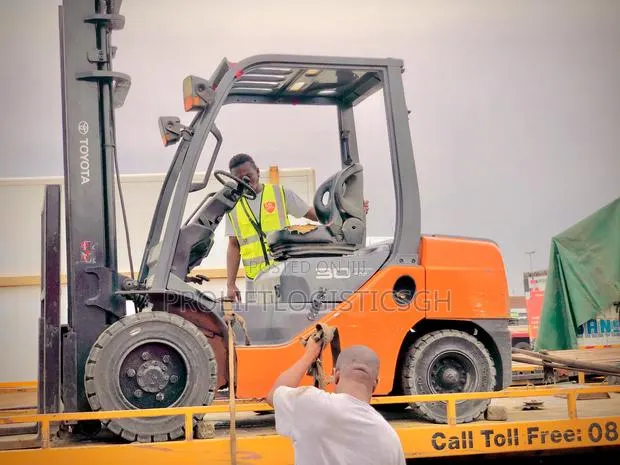Forklift Loading and Offloading Services · Photo 1