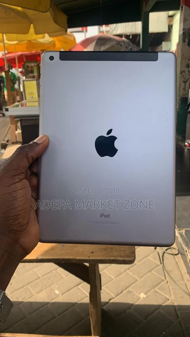 Apple iPad Air (2019) 256 GB Black · Photo 1