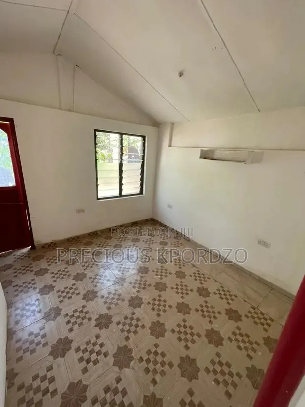 1bdrm Room & Parlour in Commandos Adenta for rent · Photo 1