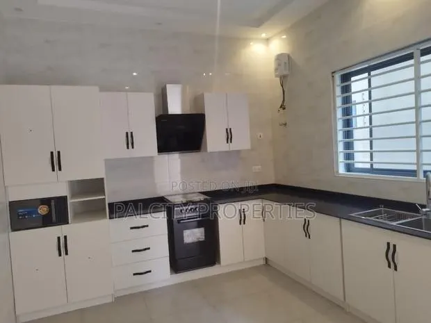 3bdrm House in Atasemanso, Kumasi Metropolitan for rent · Photo 1