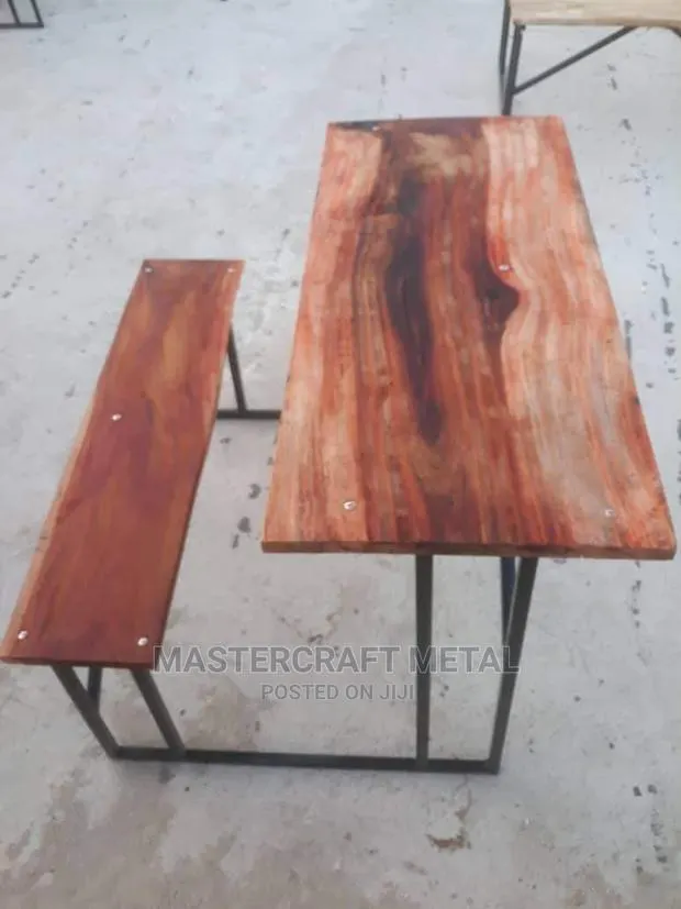 Metal Desk/Wooden Frame Rose Top · Photo 1