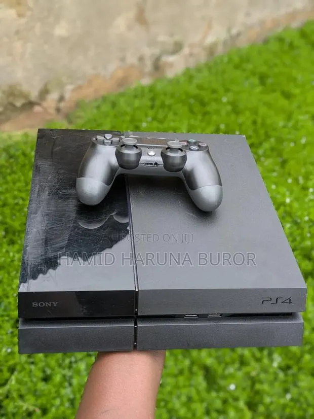 Uk Used PS4 Standard Jailbreak · Photo 1