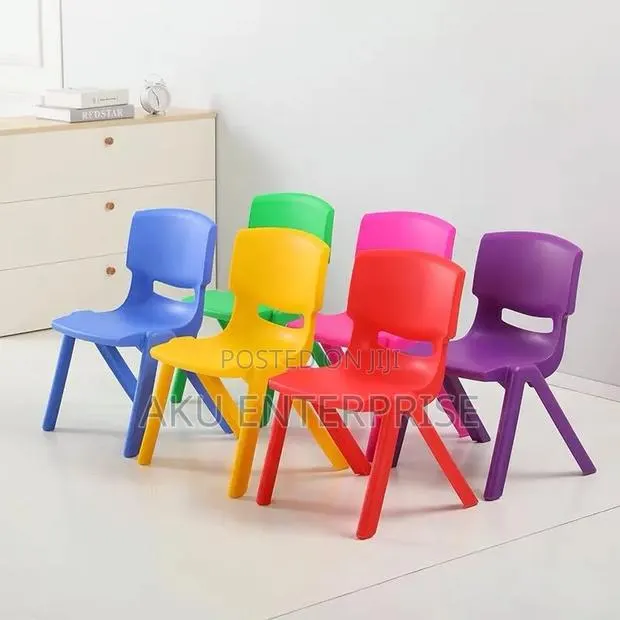 Children's Plastic Chair · Photo 1