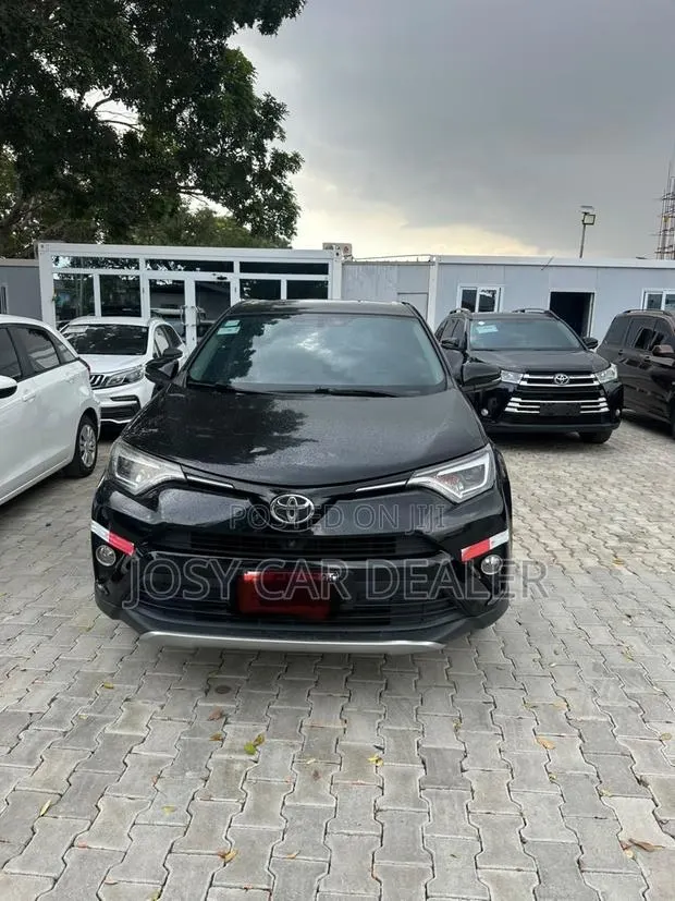 Toyota RAV4 2018 Black · Photo 1