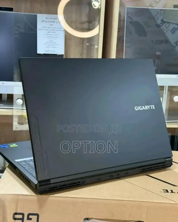 New Laptop Gigabyte AORUS 17G 16GB Intel Core i7 SSD 1T · Photo 1