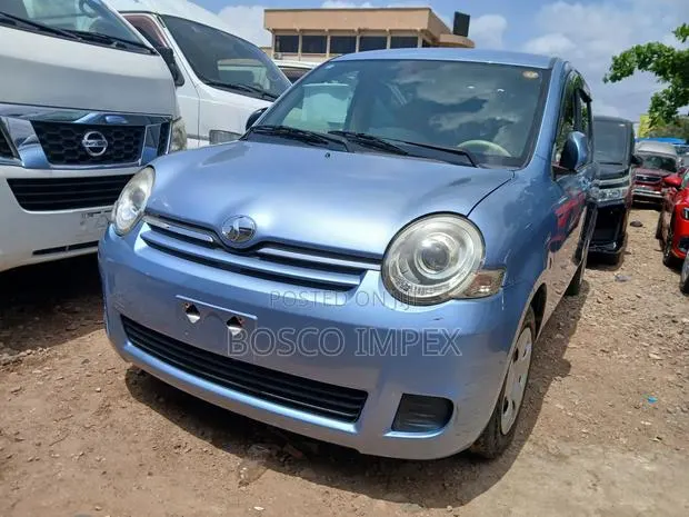 Toyota Sienta 1.5 FWD 2012 Blue · Photo 1