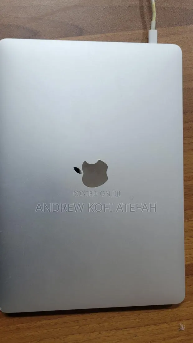 Laptop Apple MacBook Pro 2020 8GB Intel Core i5 SSD 256GB · Photo 1