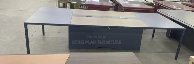 Conference Table Hyz · Photo 1
