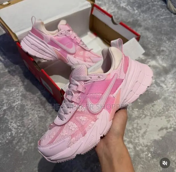 Nike V2K Run "Light Pink Sakura Flower · Photo 1