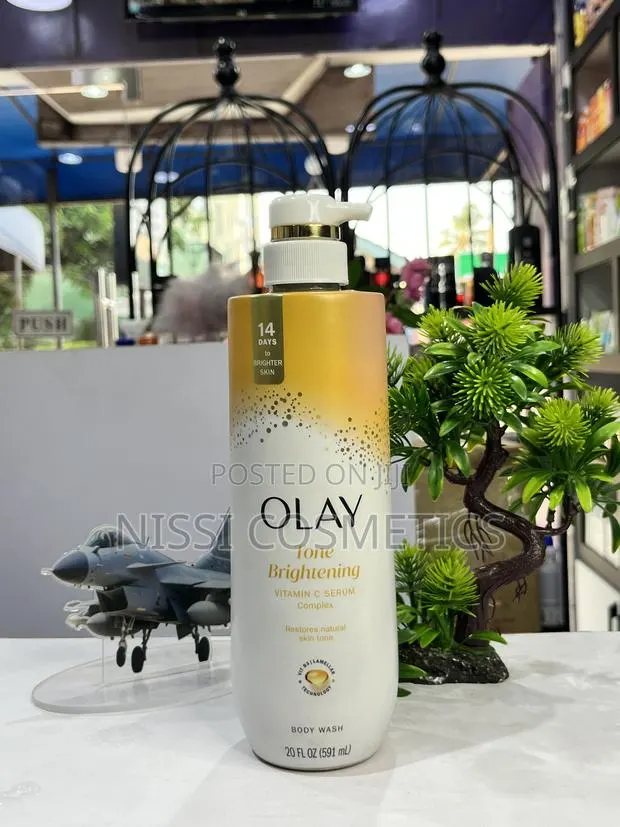 Olay Vitamin C Tone Brightening Shower Gel · Photo 1