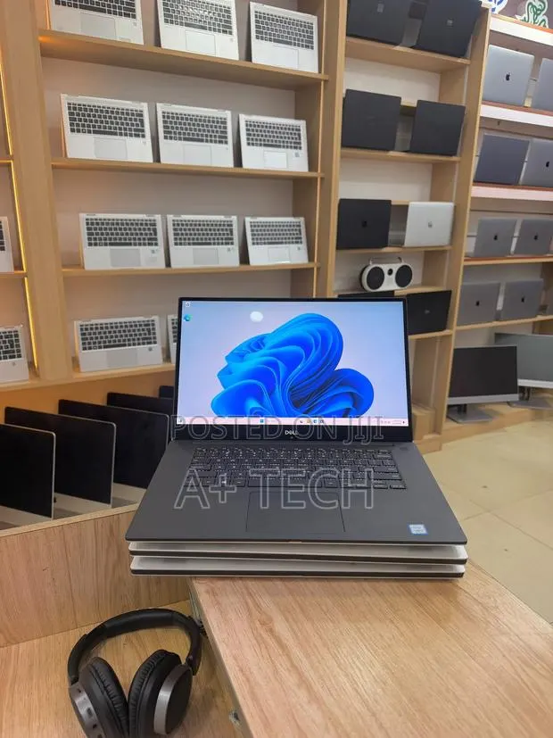 Laptop Dell XPS 15-9570 16GB Intel Core i9 SSD 256GB · Photo 1