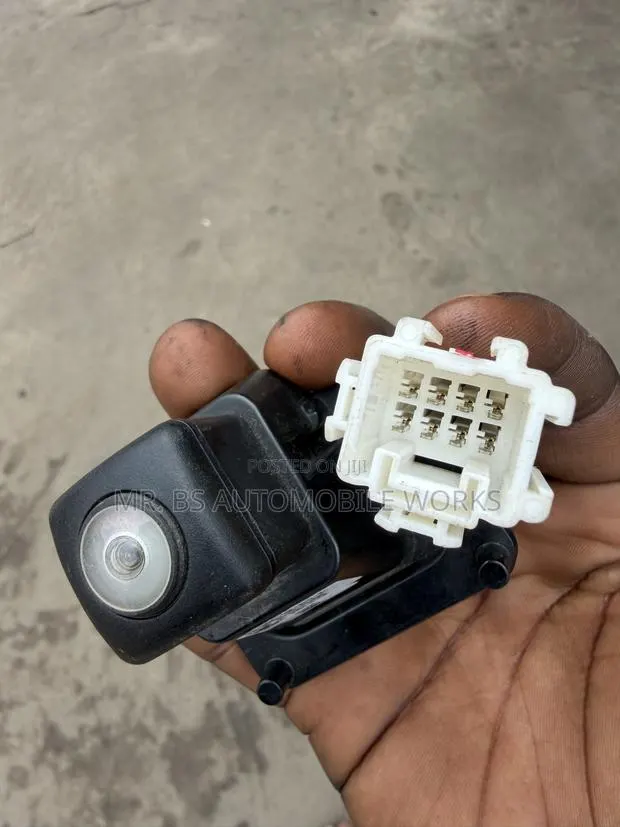 Honda CRV OEM Backup Camera 2014-2016 · Photo 1