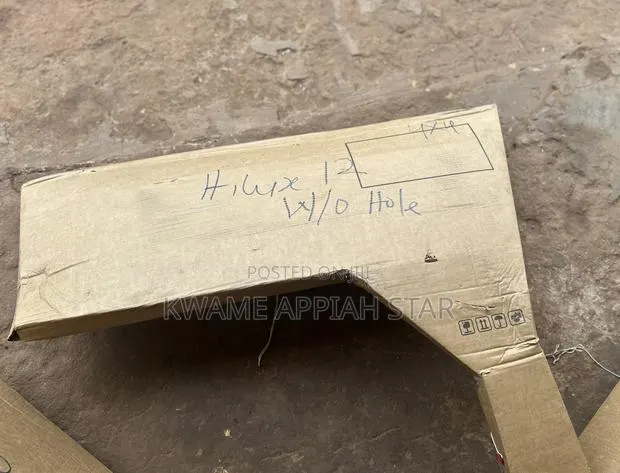 Toyota Hilux (4/4) W/O Hole Front Fender 2012,2013,2014 · Photo 1