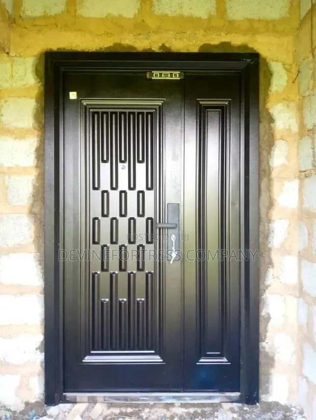 High Quality Paladin Rough Black Door One N Half Single Available · Photo 1