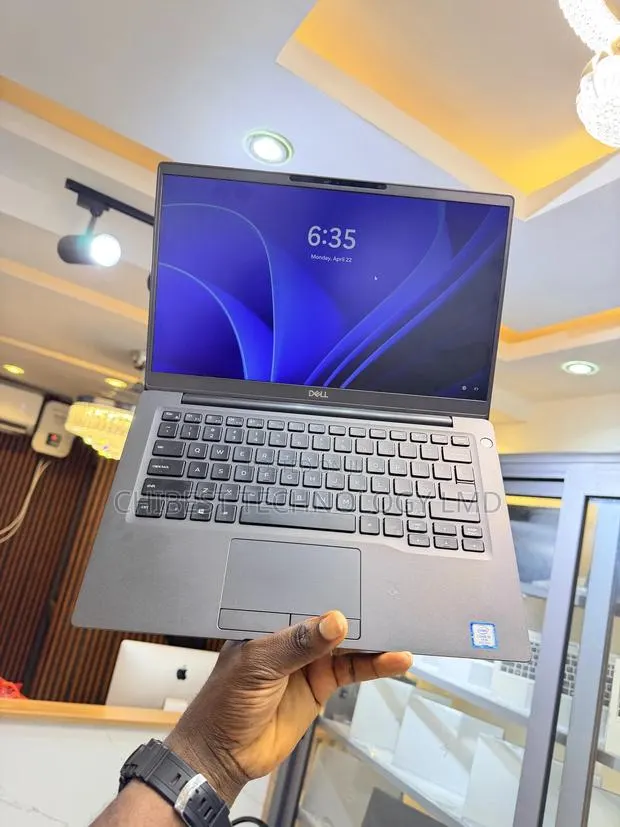 Laptop Dell Latitude 7400 8GB Intel Core i5 SSD 256GB · Photo 1