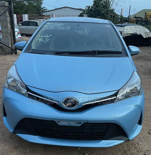 Toyota Vitz 1.3 FWD 5dr 2015 Blue · Photo 1