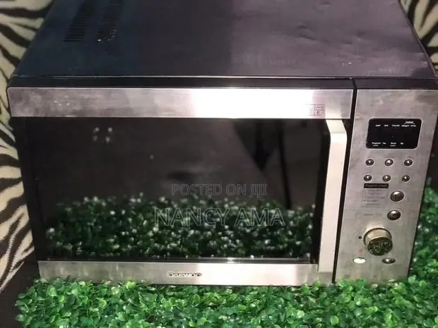 30L Microwave Oven and Grill · Photo 1