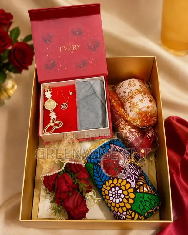 Luxury Love & Romance Gift Set – Premium Birthday Celebration Box · Photo 1