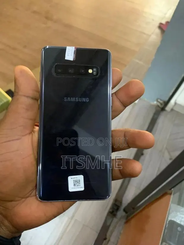 New Samsung Galaxy S10 128 GB Black · Photo 1