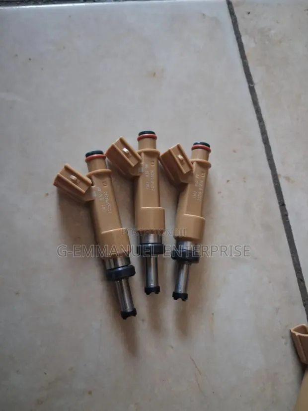 Toyota Matrix 2009-13 Fuel Injectors 4Set. Original · Photo 1