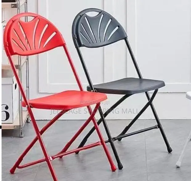 Plastic Fan-Back Folding Chair (Red Black) · Photo 1