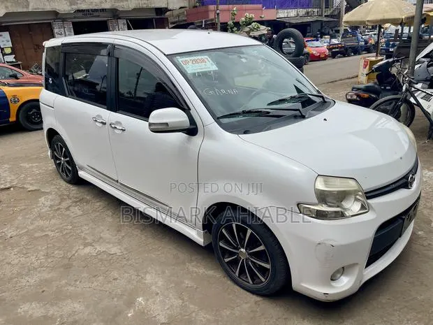 Toyota Sienta 1.5 AWD 2013 White · Photo 1