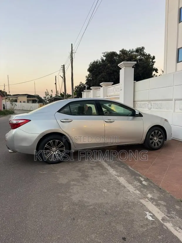 Toyota Corolla S 4dr Sedan (1.8L 4cyl CVT) 2016 Silver · Photo 1