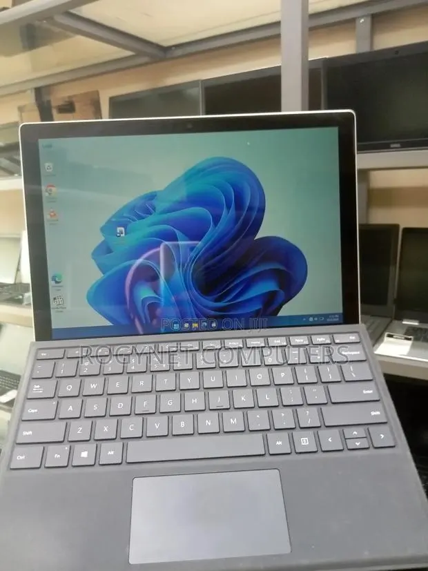 Laptop Microsoft Surface Pro 5 8GB Intel Core i5 SSD 256GB · Photo 1