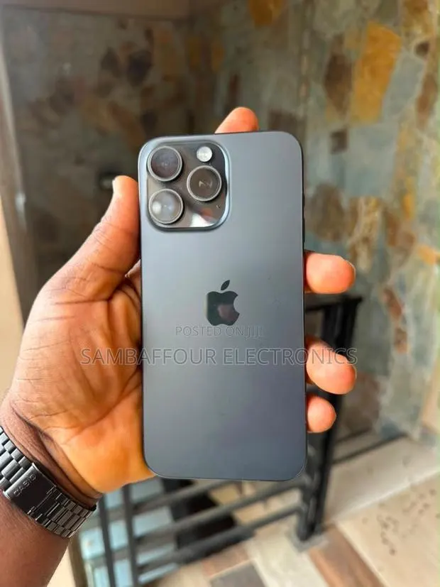 Apple iPhone 15 Pro Max 256 GB Black · Photo 1