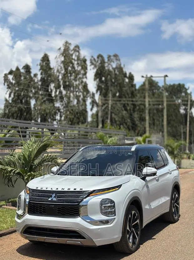 Mitsubishi Outlander SEL 2024 White · Photo 1