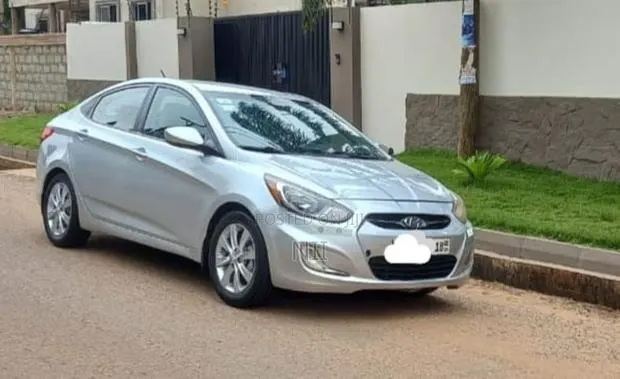 Hyundai Accent GLS 4dr Sedan (1.6L 4cyl 6A) 2014 Silver · Photo 1