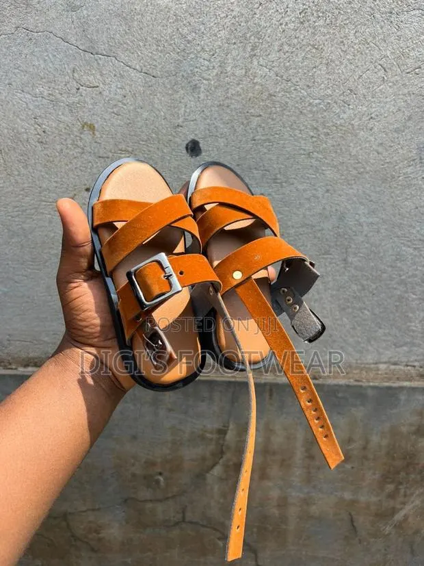 Brown Suede Kids Slippers · Photo 1