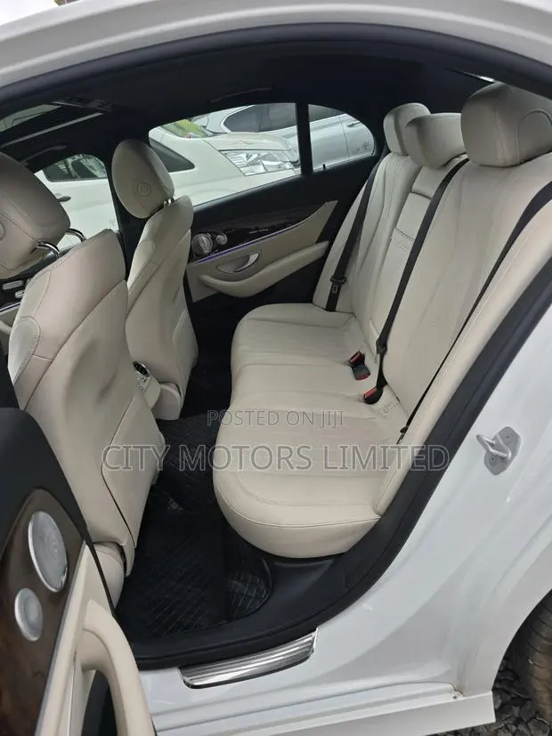 Mercedes-Benz E300 4Matic AWD Sedan (2.0L 4cyl 9A) 2017 White · Photo 1