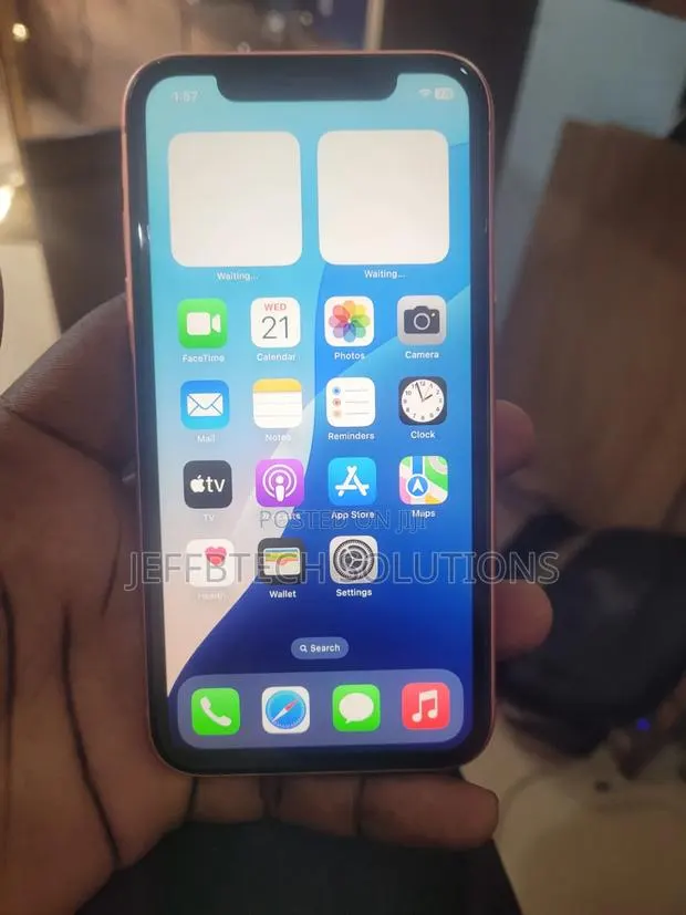 Apple iPhone XR 64 GB Orange · Photo 1