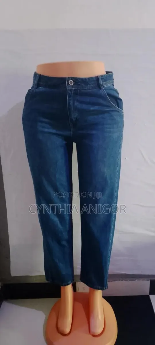 Ladies Thrift Jeans · Photo 1