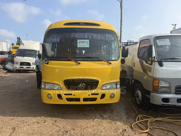 Hyundai County 2014 Yellow · Photo 1
