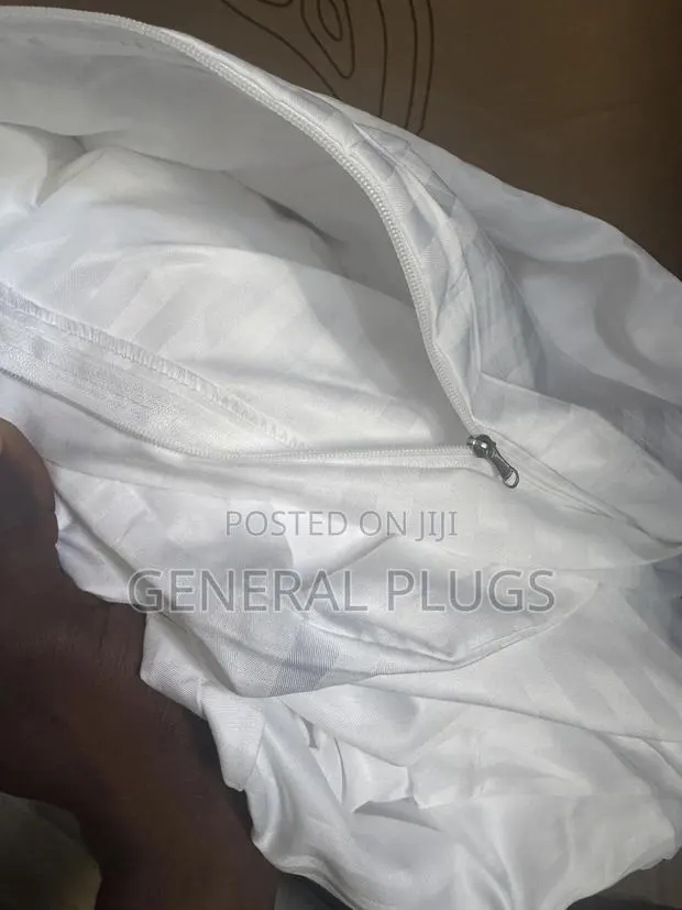 Top Hotel Grade White Stripped Duvet Cover Only · Photo 1