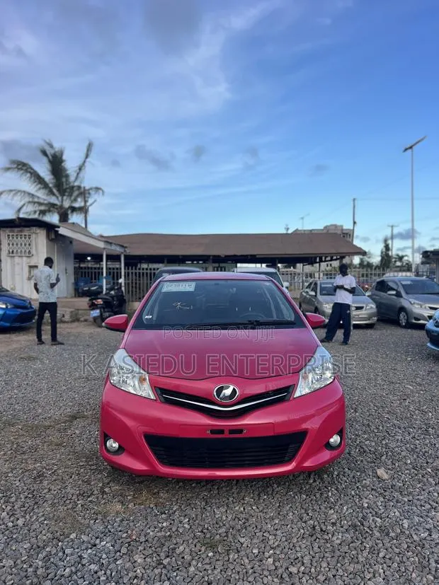 Toyota Vitz 1.3 AWD 3dr 2013 Pink · Photo 1