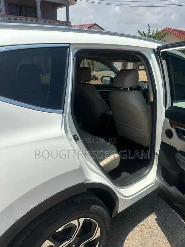 Honda CR-V Touring AWD 2018 White · Photo 1